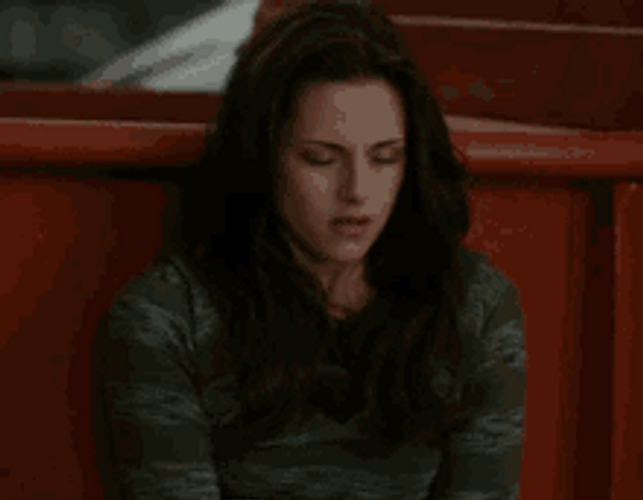 Bella Swan Upset Sad Frustrated Face GIF