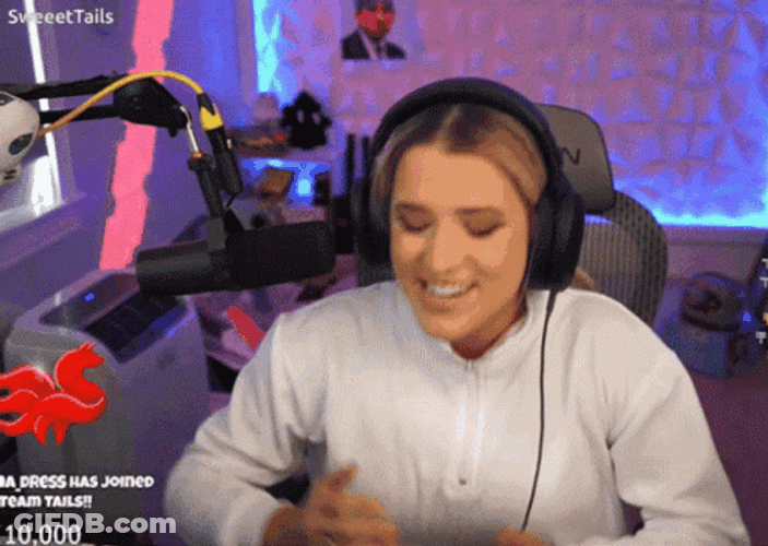 Berries And Cream Female Streamer Clapping GIF