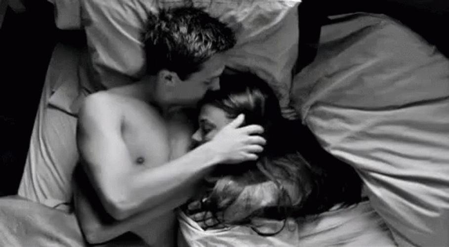 Besos Apasionados Couple Sleep Together GIF