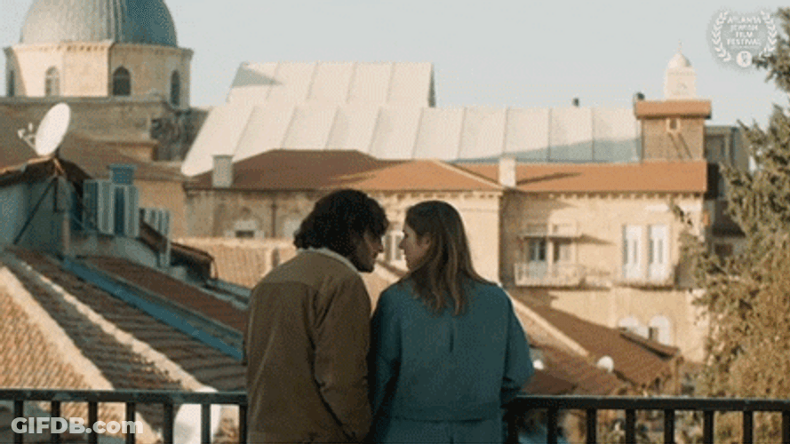 Besos De Novios GIF