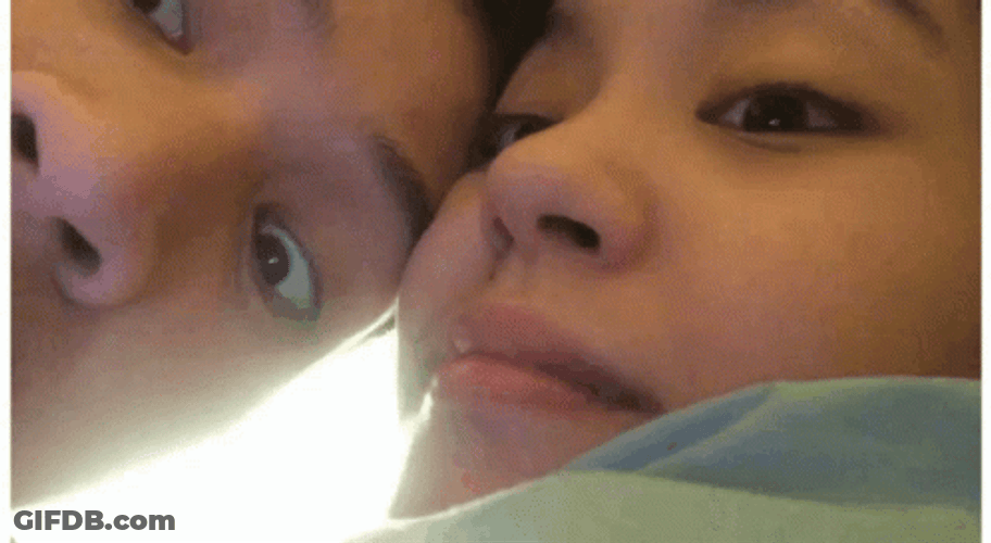 Besos De Novios GIF