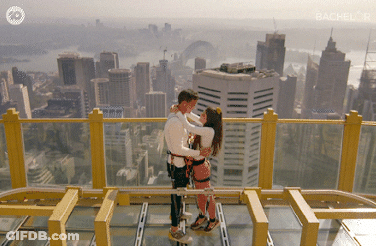 Besos De Novios GIF