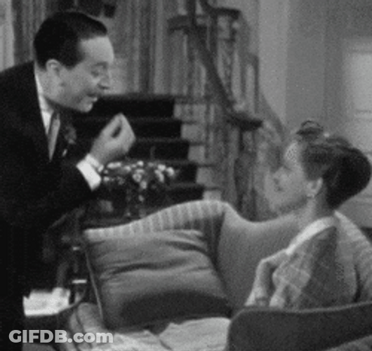 Besos De Novios GIF