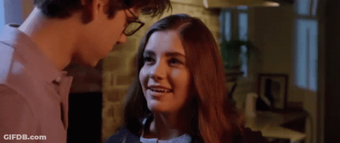 Besos De Novios GIF