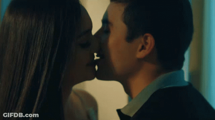 Besos Romanticos GIF