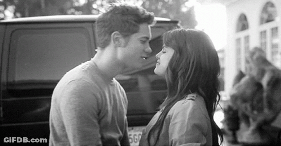 Besos Romanticos GIF