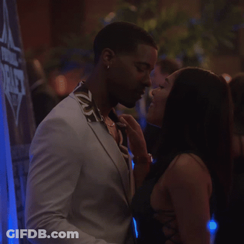 Besos Romanticos GIF