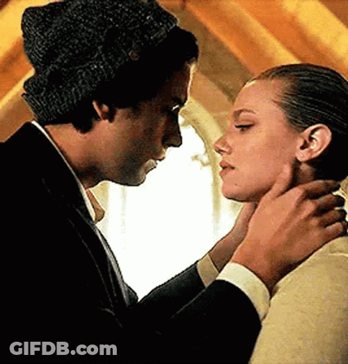 Besos Romanticos GIF