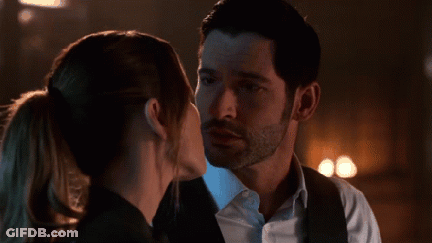 Besos Romanticos GIF
