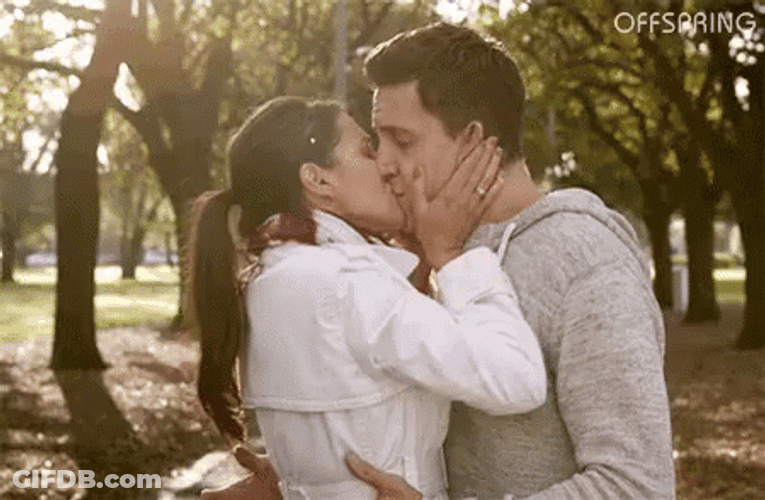Besos Romanticos GIF