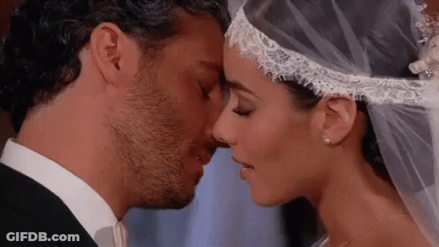 Besos Romanticos GIF