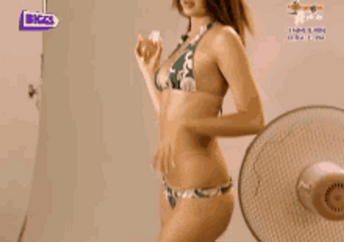 Bikini Model Marisa Perez Hot Body Pose GIF