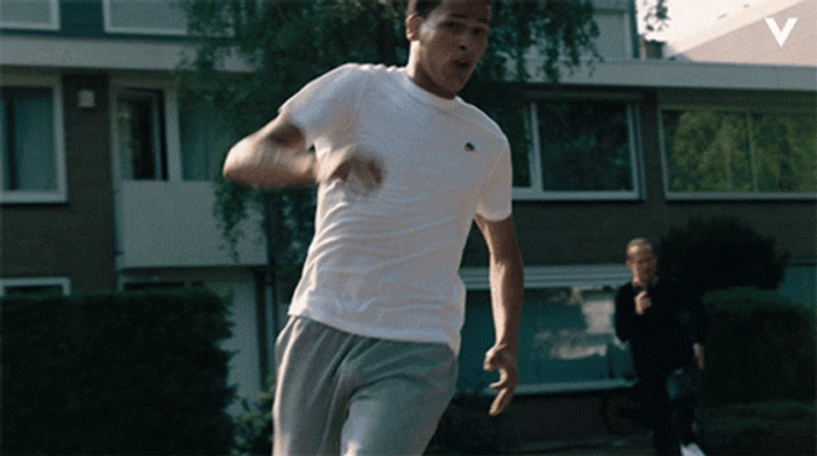 Bilal Wahib Chasing Rennen GIF
