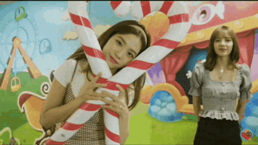 Blackpink Lisa & Jisoo GIF
