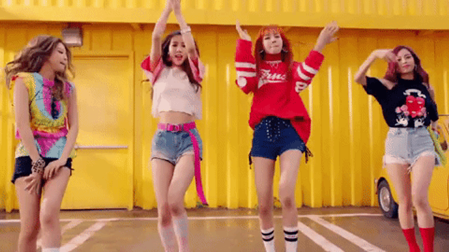Blackpink Rose Dancing With Members GIF