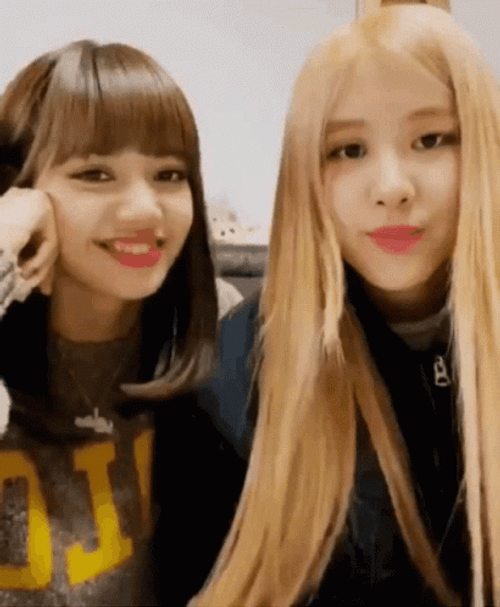 Blackpink Rose Tight Hug GIF