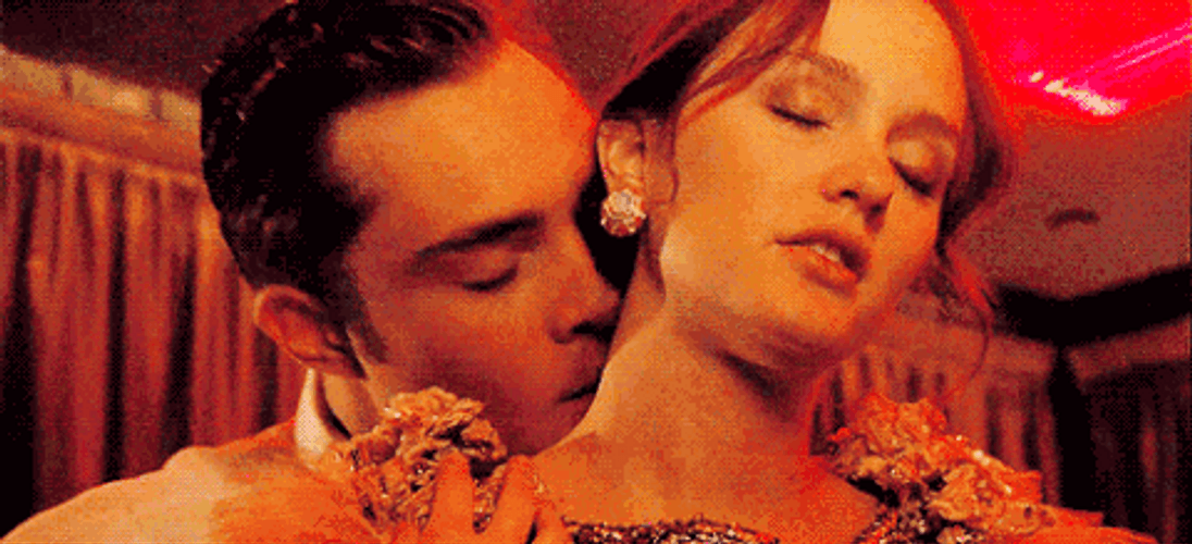 Blair And Chuck Hickey Kisses GIF