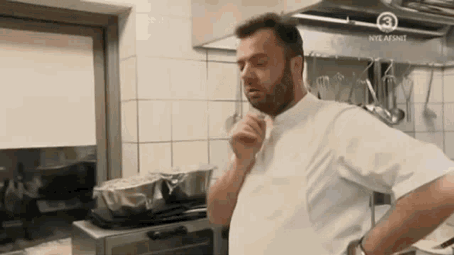 Bo Bech Med Kniven For Struben GIF