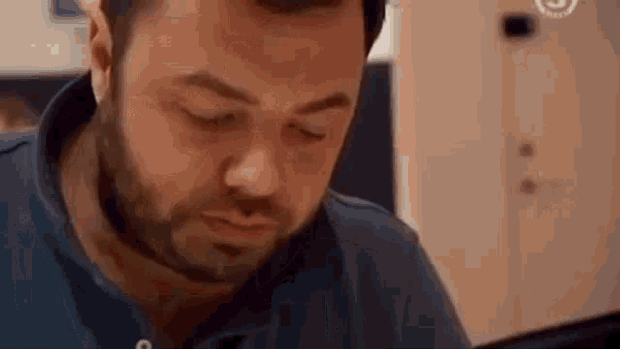 Bo Bech Med Kniven For Struben GIF