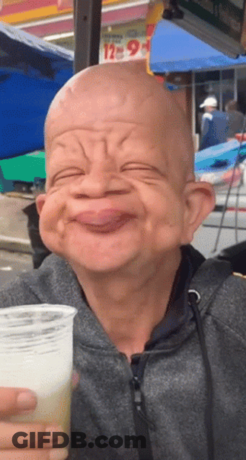 Bruno Diferente Looking Up GIF