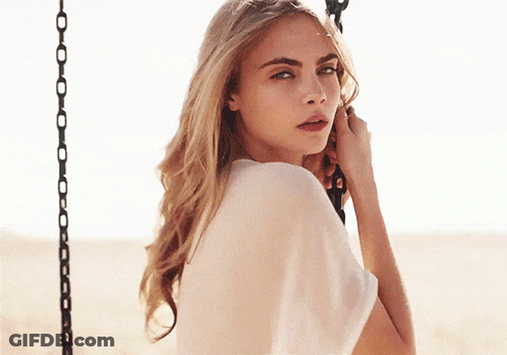 Cara Delevingne Modelo On Chains GIF