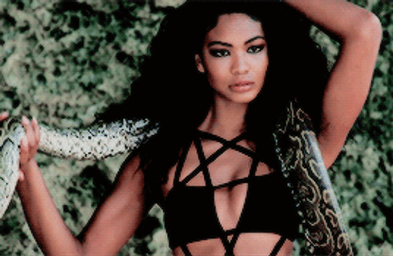 Chanel Iman Pose Snake GIF