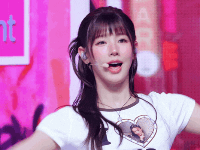 Cho Miyeon Idle GIF