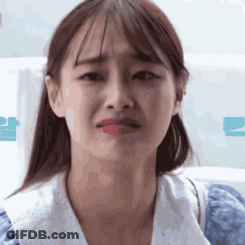 Chuu Loona Touching Moment Happy Cry GIF