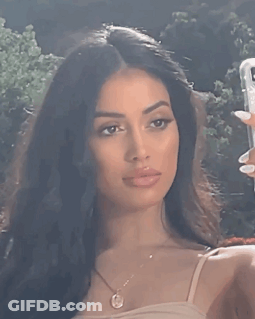 Cindy Kimberly Pretty Girl Outdoor Selfie GIF