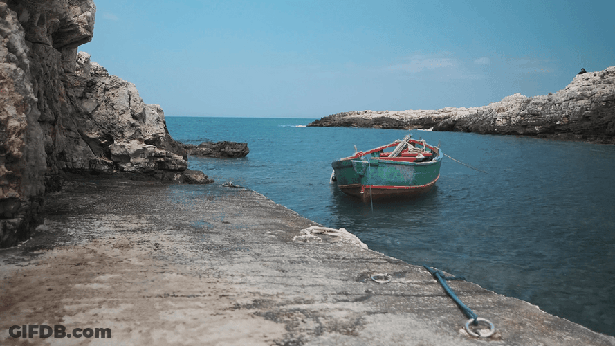 Cinemagraph Relaxing Boat GIF