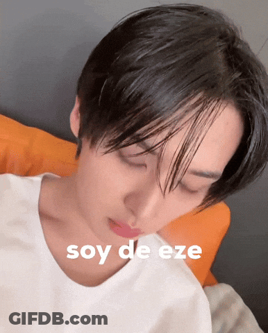 Close Up Face Saying Soy De Eze GIF