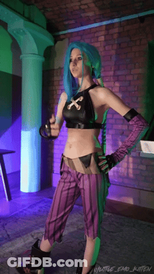 Cosplay Of Arcane Jinx GIF