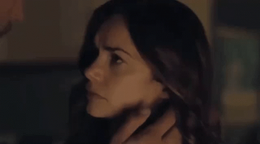 Couple Kiss Kiss GIF