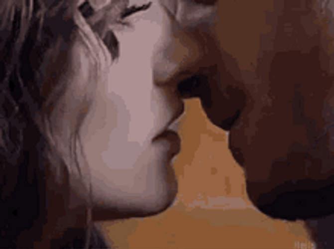 Couple Passionate Beso GIF