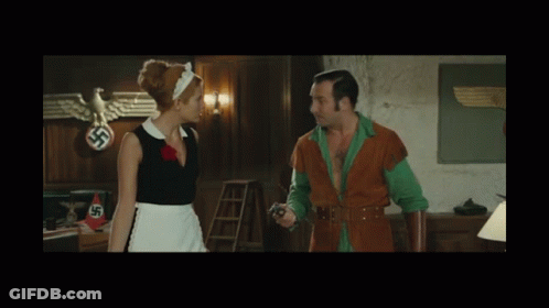 Couple Standing Mais Je Ne Dirais Rien GIF