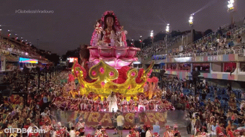 Crowd Watching Carnival Parade #Globoleza Viradouro GIF