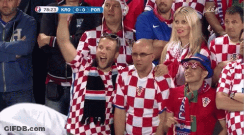 Crowd Watching Soccer Game Kro 0-0 Por GIF