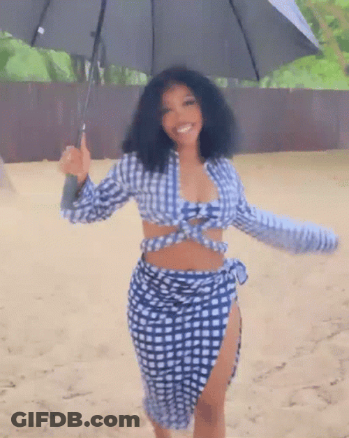 Curvaceous Sza Sexy Dancing GIF
