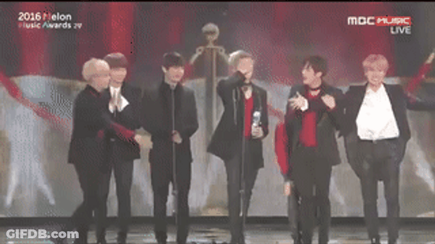 Cute Hug Group Kpop Awards GIF