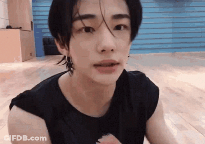 Cute Smile Hyunjin Heart Hand GIF
