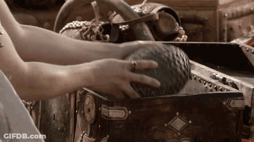 Daenerys Targaryen Emilia Clarke GIF