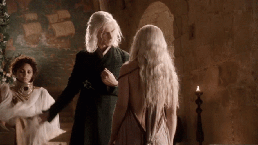 Daenerys Targaryen Emilia Clarke With Viserys Targaryen GIF