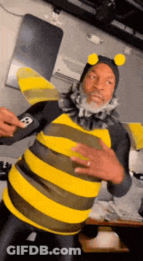 Dancing Dancing Bee GIF