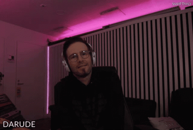 Darude Heart Hand Zoom In And Beat GIF