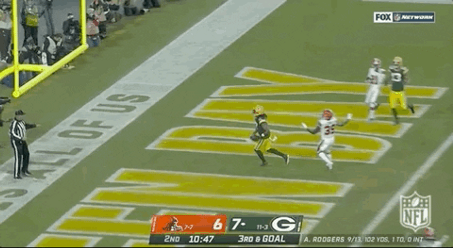 Davante Adams Dribbling In GIF