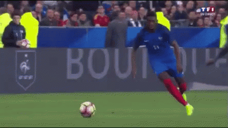 Dembele Dodging Opponent GIF