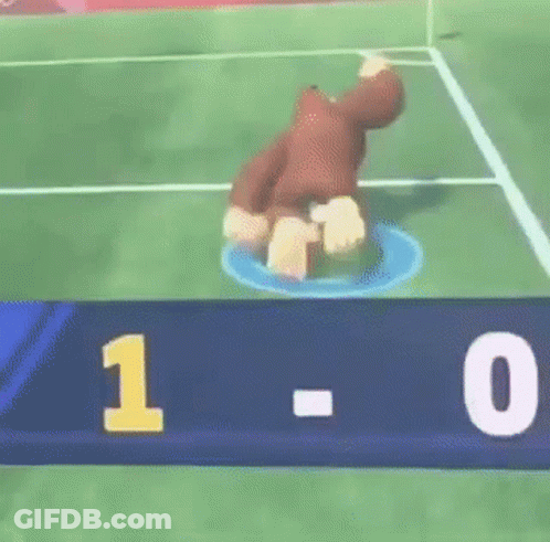 Donkey Kong Is Playing Tennis On A Tennis Court With A Score Of 1-0 GIF