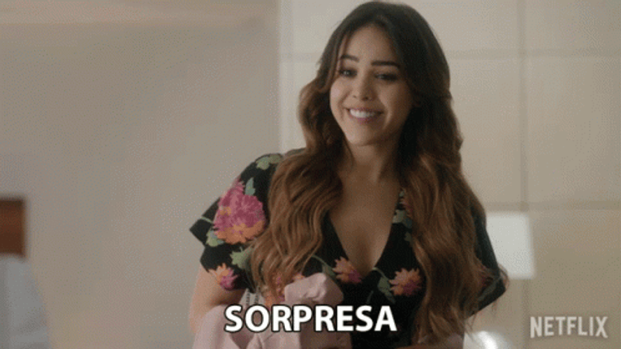 Elite Lucrecia Sorpresa GIF