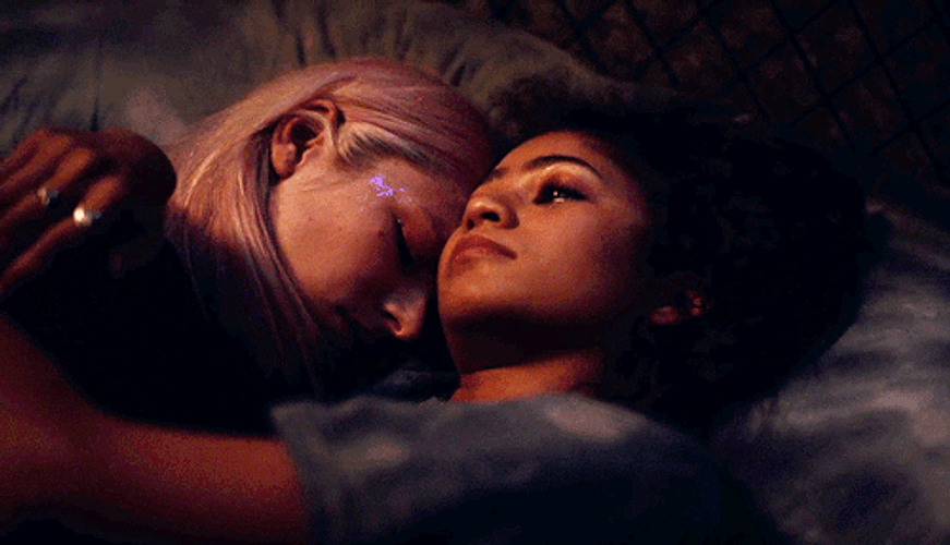 Euphoria Rue Bennett Jules Vaughn Hug GIF