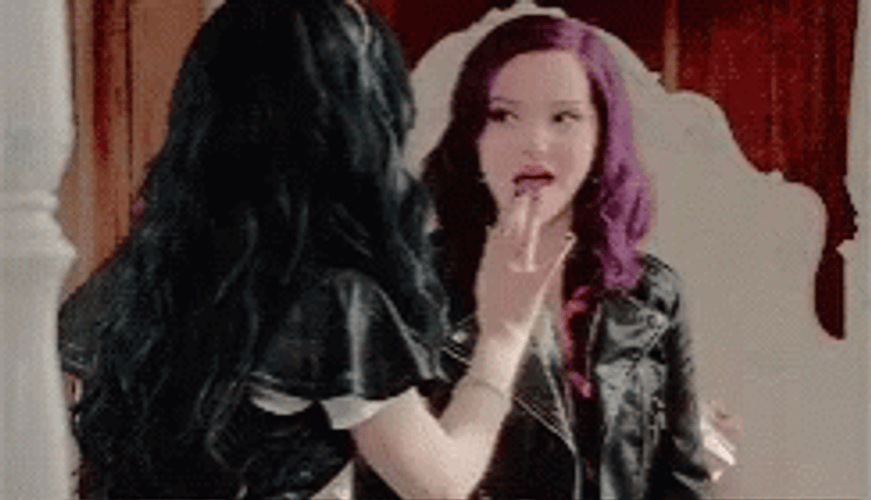 Evie Descendants 2 Lipstick On Mal GIF